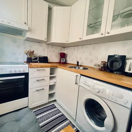 Cozy Charm Free Parking Apartment *